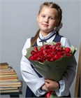 Как поздравить учителя: слова, подарки и цветы на все праздники в году