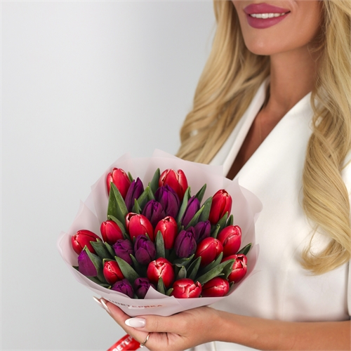 Букет из 25 тюльпанов микс 2537