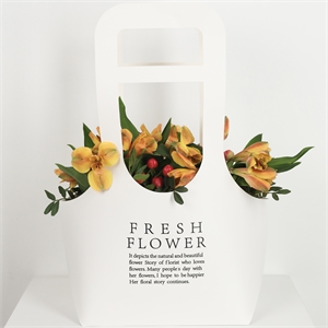 Композиция в сумочке с альстромерией 4092