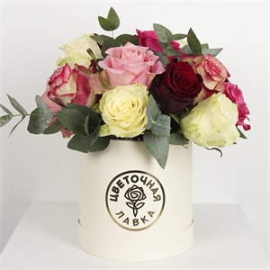 Композиция в шляпной коробке с розой Эквадор микс с игрушкой "Парма" 4099