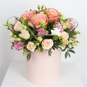 Композиция в шляпной коробке "Нежность" 5408