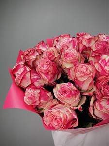Роза  розовая  60 см Эквадор ( Меджек Таймс)