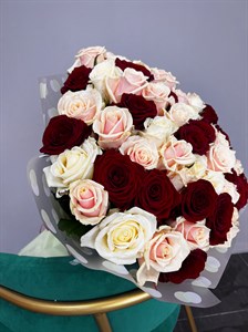 Букет из 51 розы 70 см Россия (цвет микс) в оформлении
