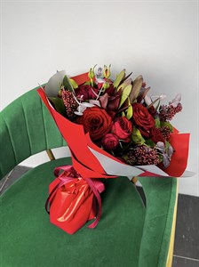 Сборный букет с красной розой "Дива"