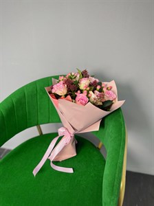 Сборный букет с маленькой розой " Сюрприз"