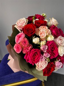 Букет разноцветный с розами " Радуга"
